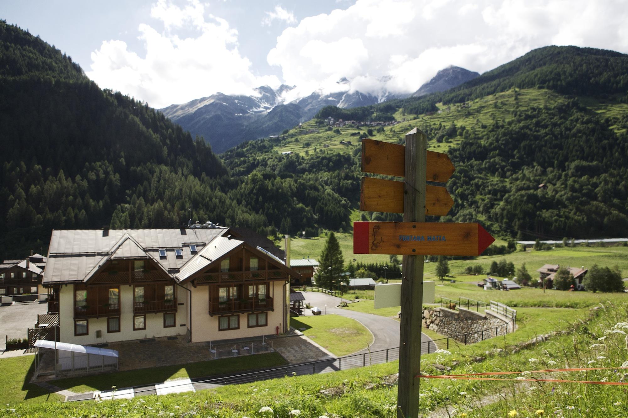 Domina Parco Dello Stelvio Hotel Cogolo Exterior photo