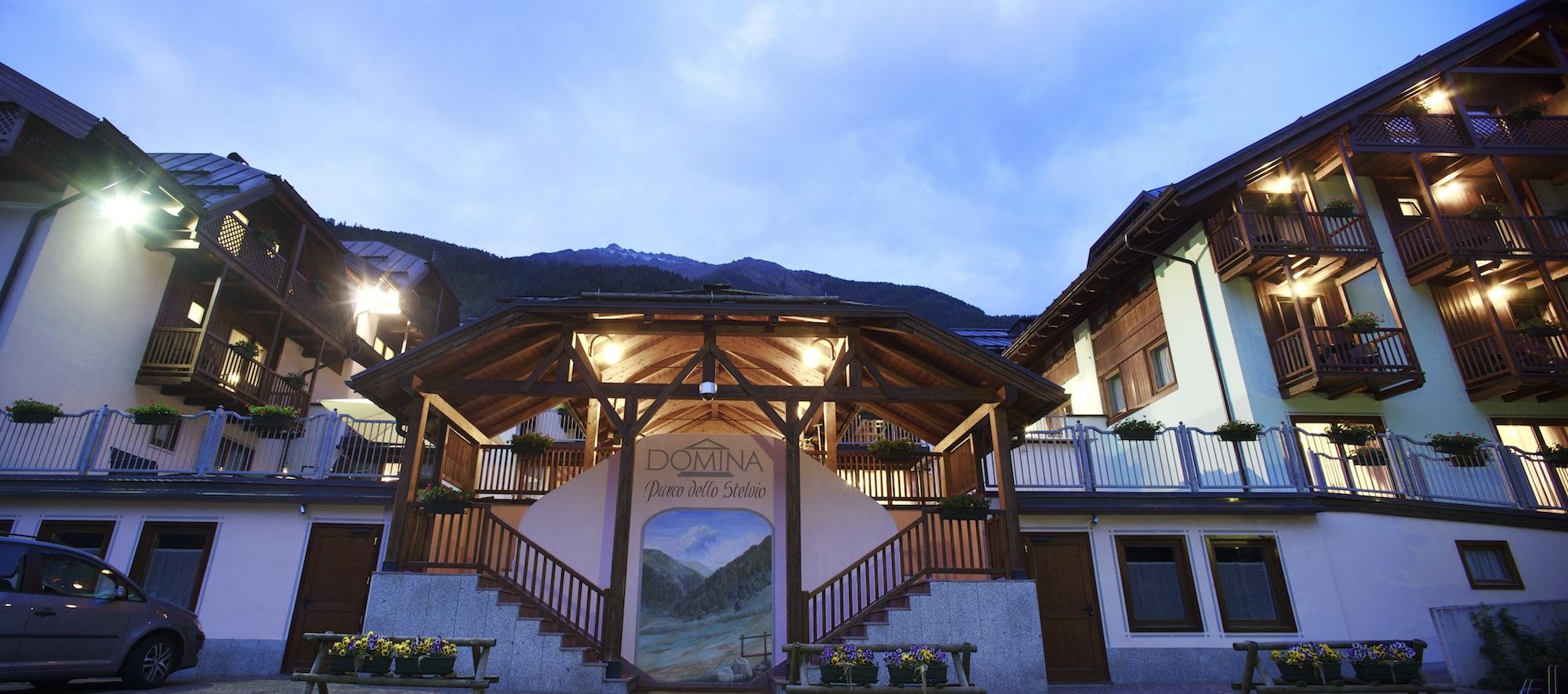 Domina Parco Dello Stelvio Hotel Cogolo Exterior photo