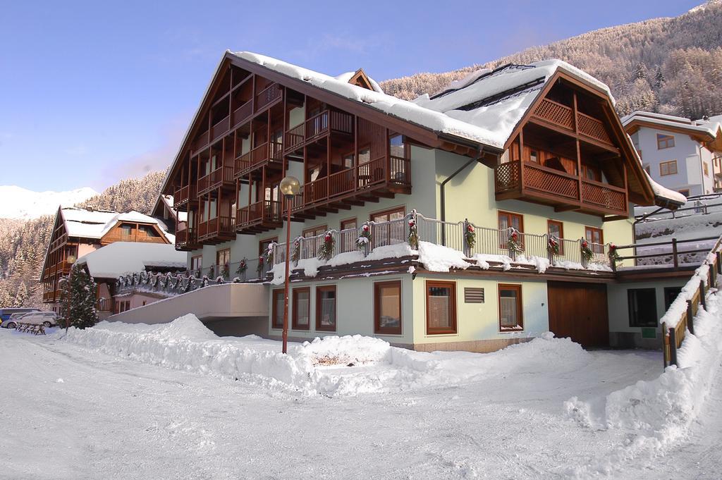 Domina Parco Dello Stelvio Hotel Cogolo Exterior photo