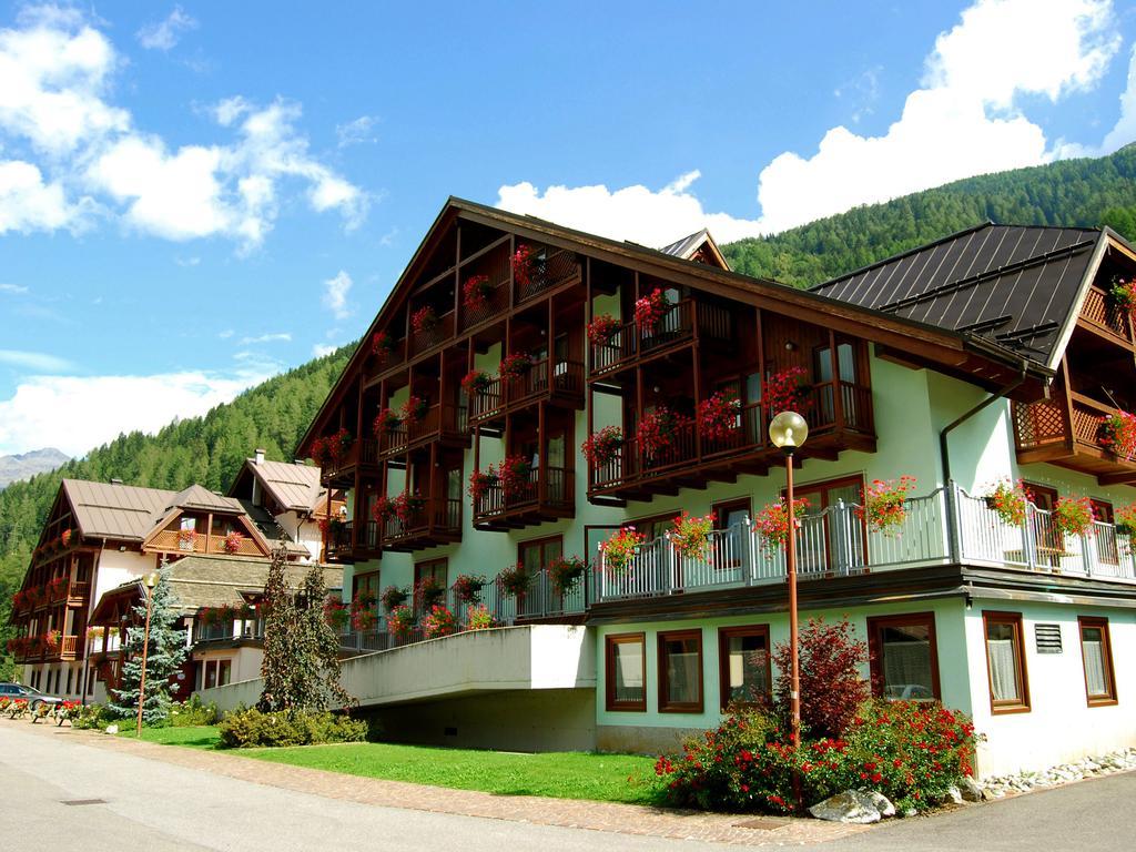 Domina Parco Dello Stelvio Hotel Cogolo Exterior photo